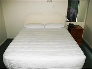 Cherry Tree Lodge Motel Крайстчёрч