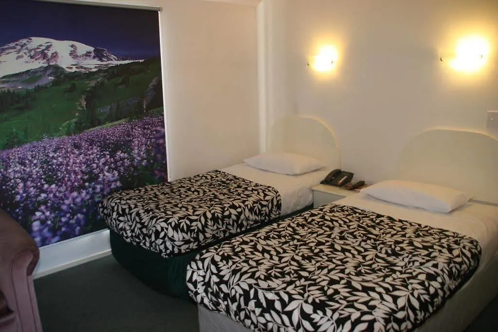 Cherry Tree Lodge Motel Крайстчёрч